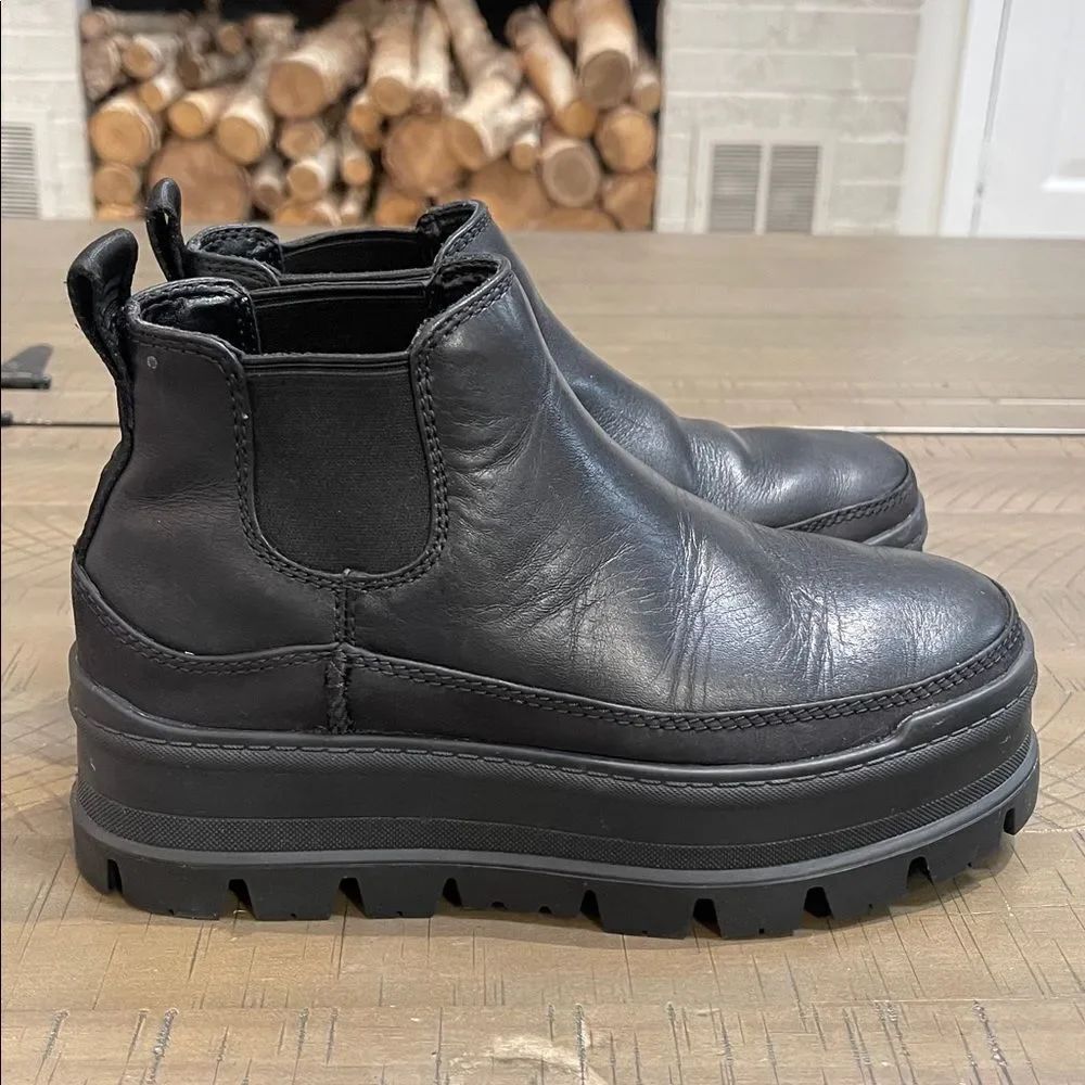 UGG Merina Black Platform Chelsea Ankle Booties Sz 5